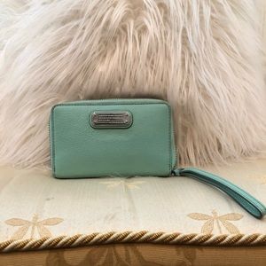 Marc Jacobs Mint Zip Phone Wristlet- NEVER USED!